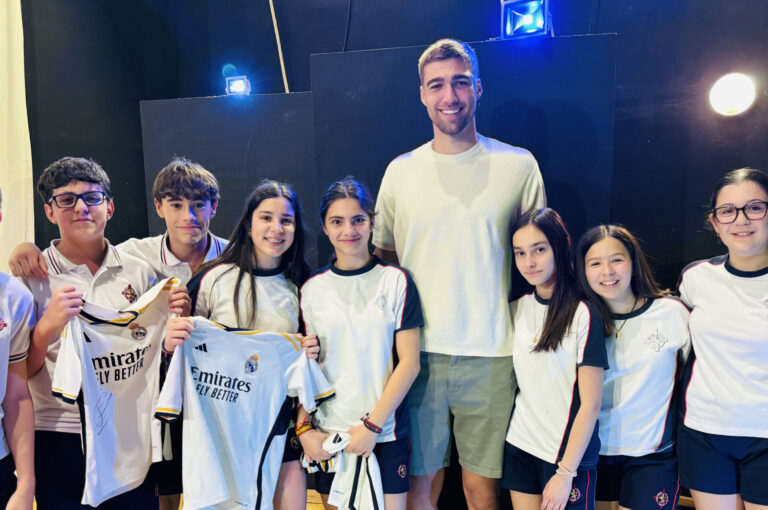 Fran y alumnos del Colegio Leonés